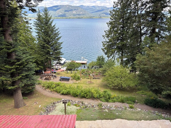 Property grounds - Lakefront Property/Water slide/Dock Access/Hot Tub/Grill/10 mins to Sandpoint! (Sagle)