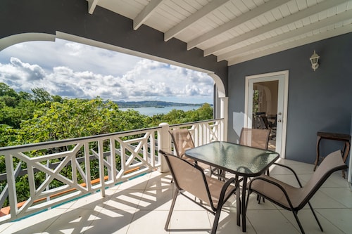 VILLA THOMPSON LUXURIOUS VILLA,IDEAL FOR COUPLES AND FAMILIES.