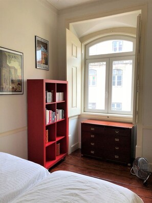3 chambres, fer et planche à repasser, lit de bébé portatif, Wi-Fi