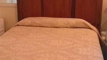 1 habitación, tabla de planchar con plancha, internet y ropa de cama