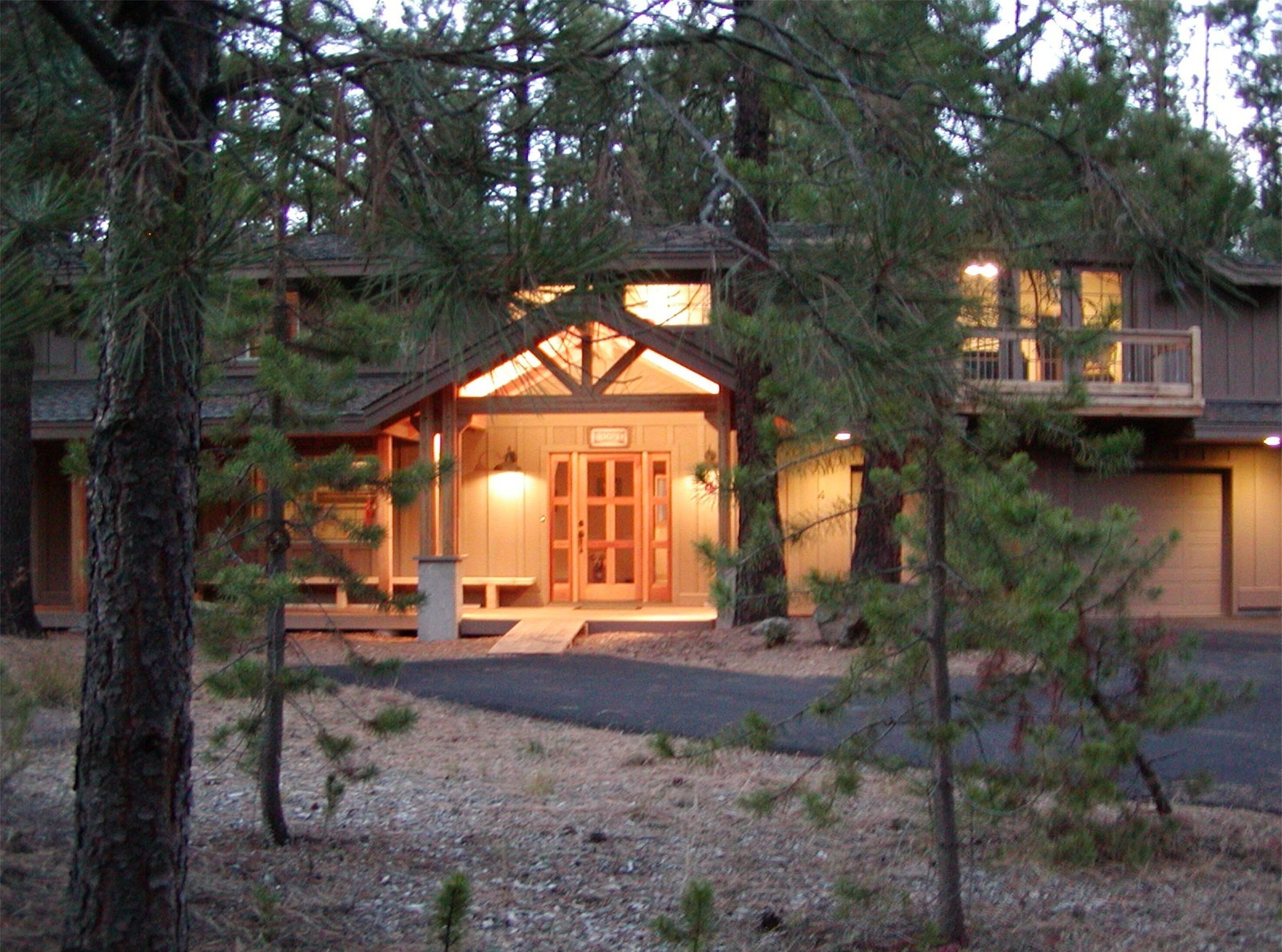# 4 Backwoods Lodge 6BR/6BA All masters, SHARC, Two minute walk to Village