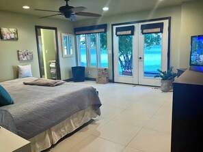 3 bedrooms, iron/ironing board, free WiFi, bed sheets - Hauser Lake Waterfront-Direct access and amazing VIEWS (Helena)