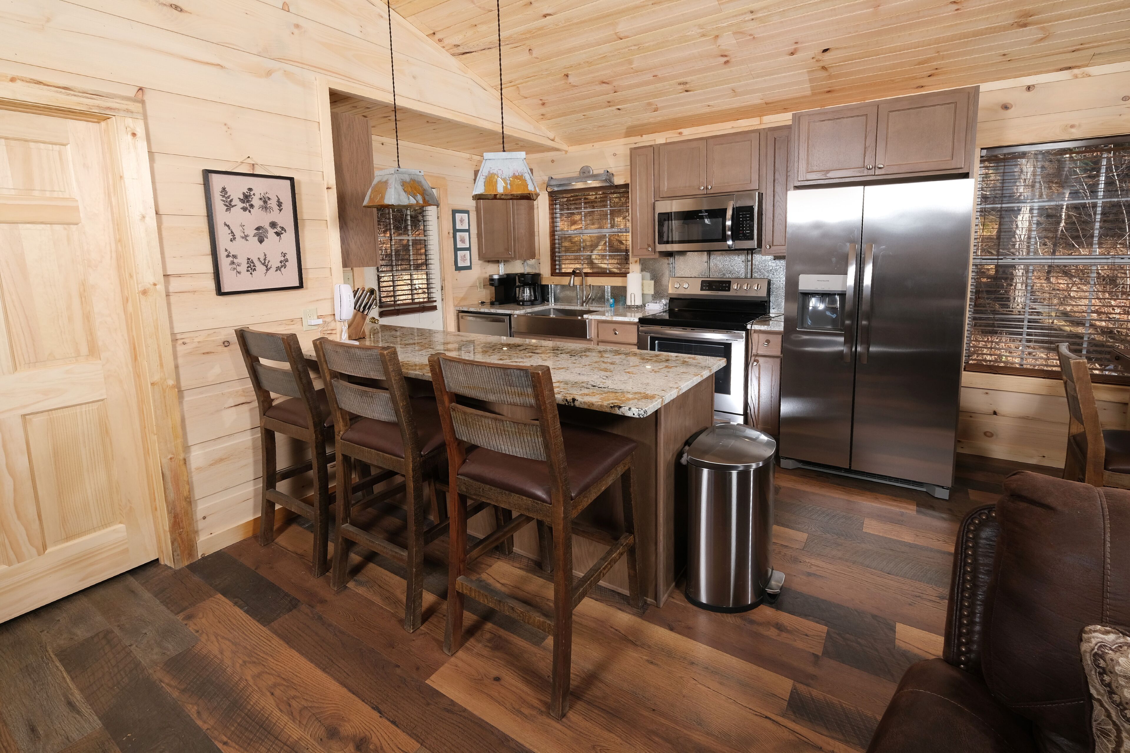 Secluded Pigeon Forge Cabin Getaway-Pet Friendly-Fishing access catch release
