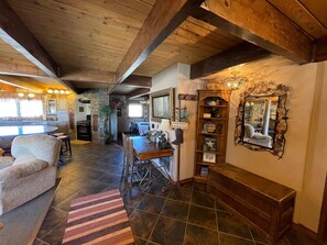 المنشأة من الداخل