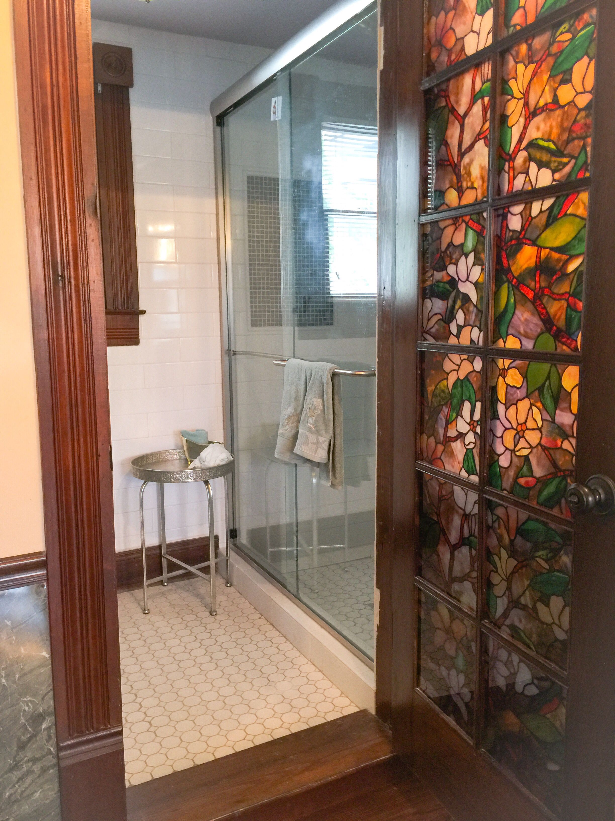 Beautifully renovated Historical Home sleeps 16. Walk to Strand, restaurants!