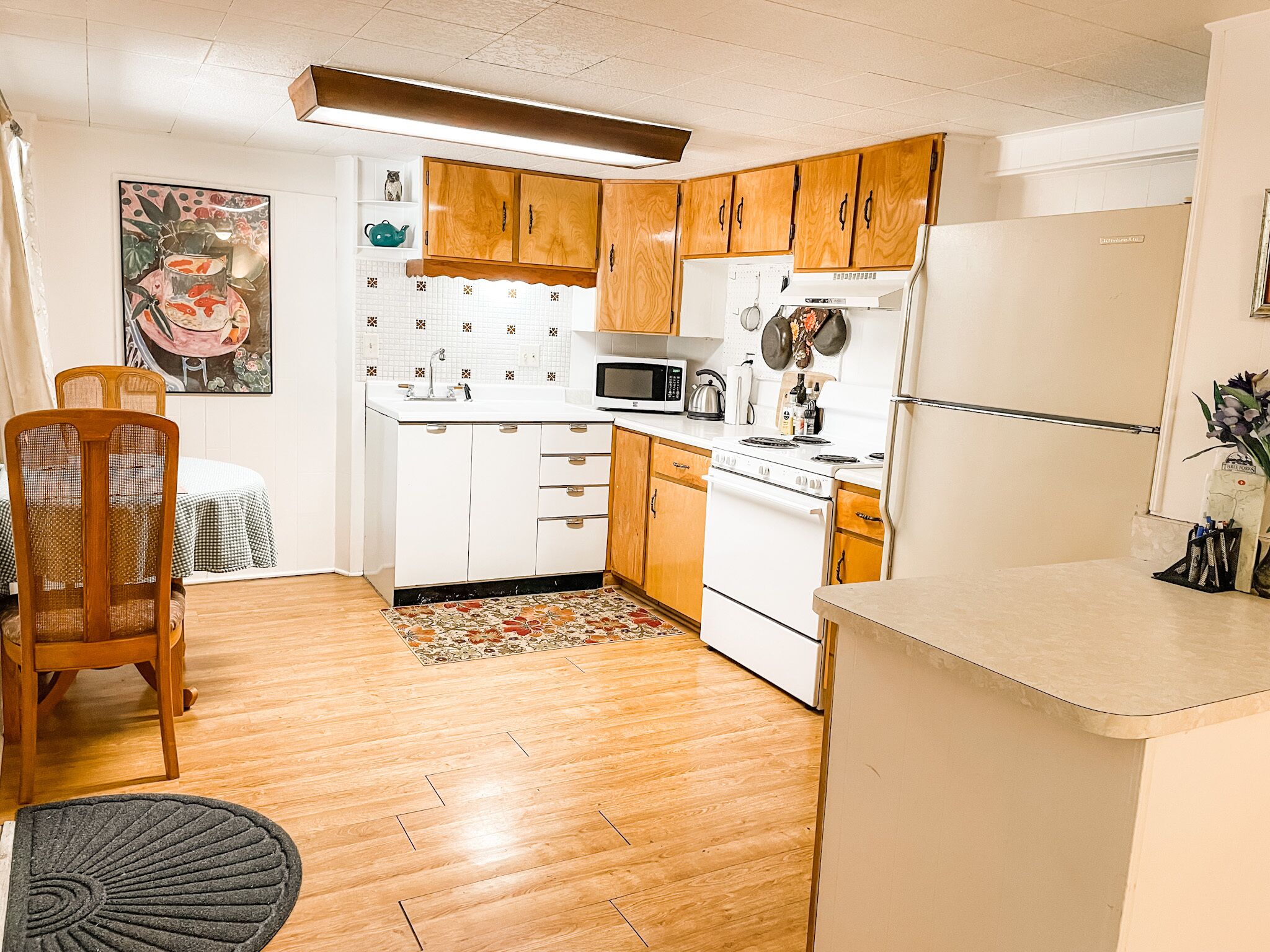 Cozy Downtown Cottage w Parking