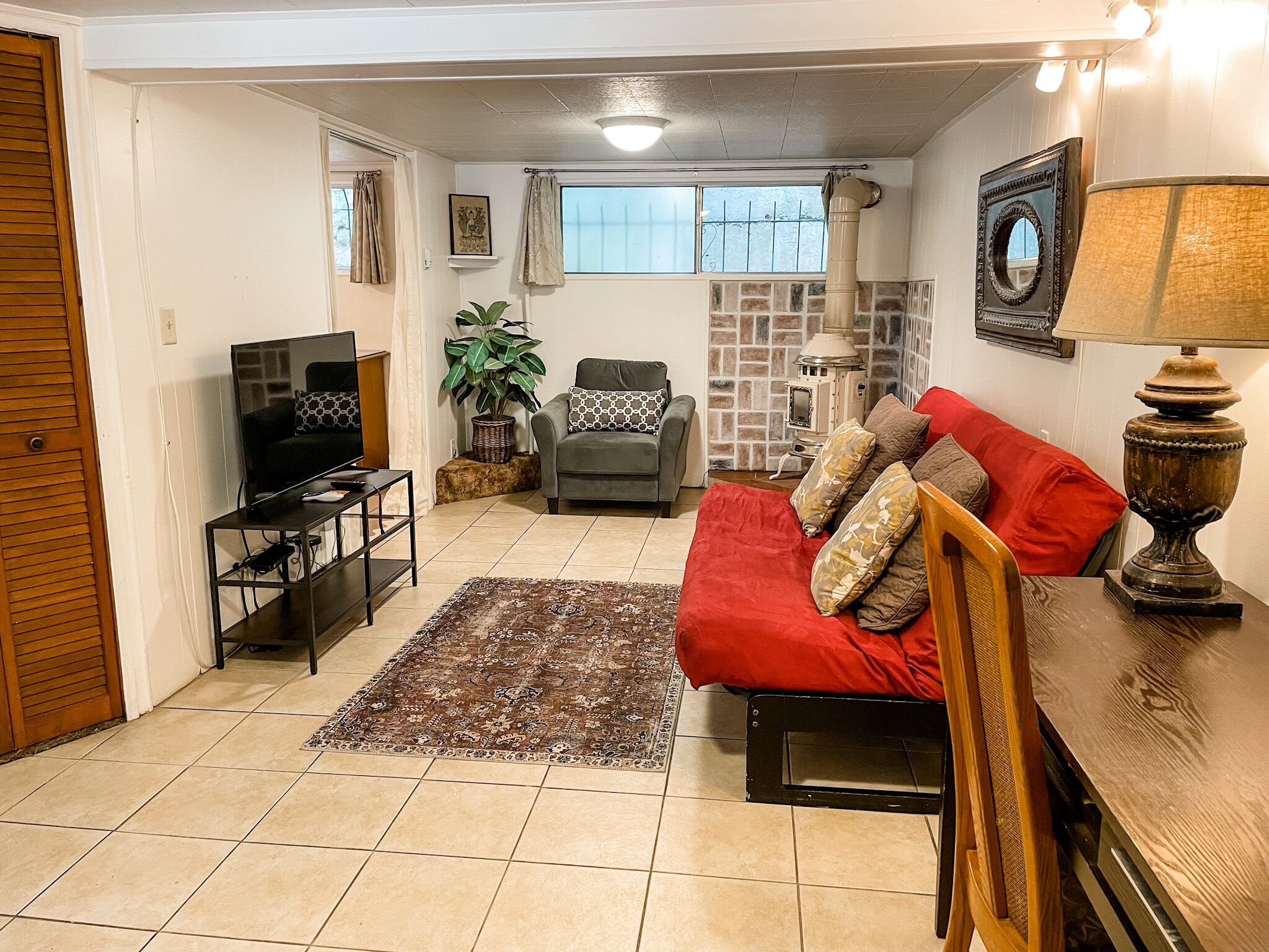 Cozy Downtown Cottage w Parking