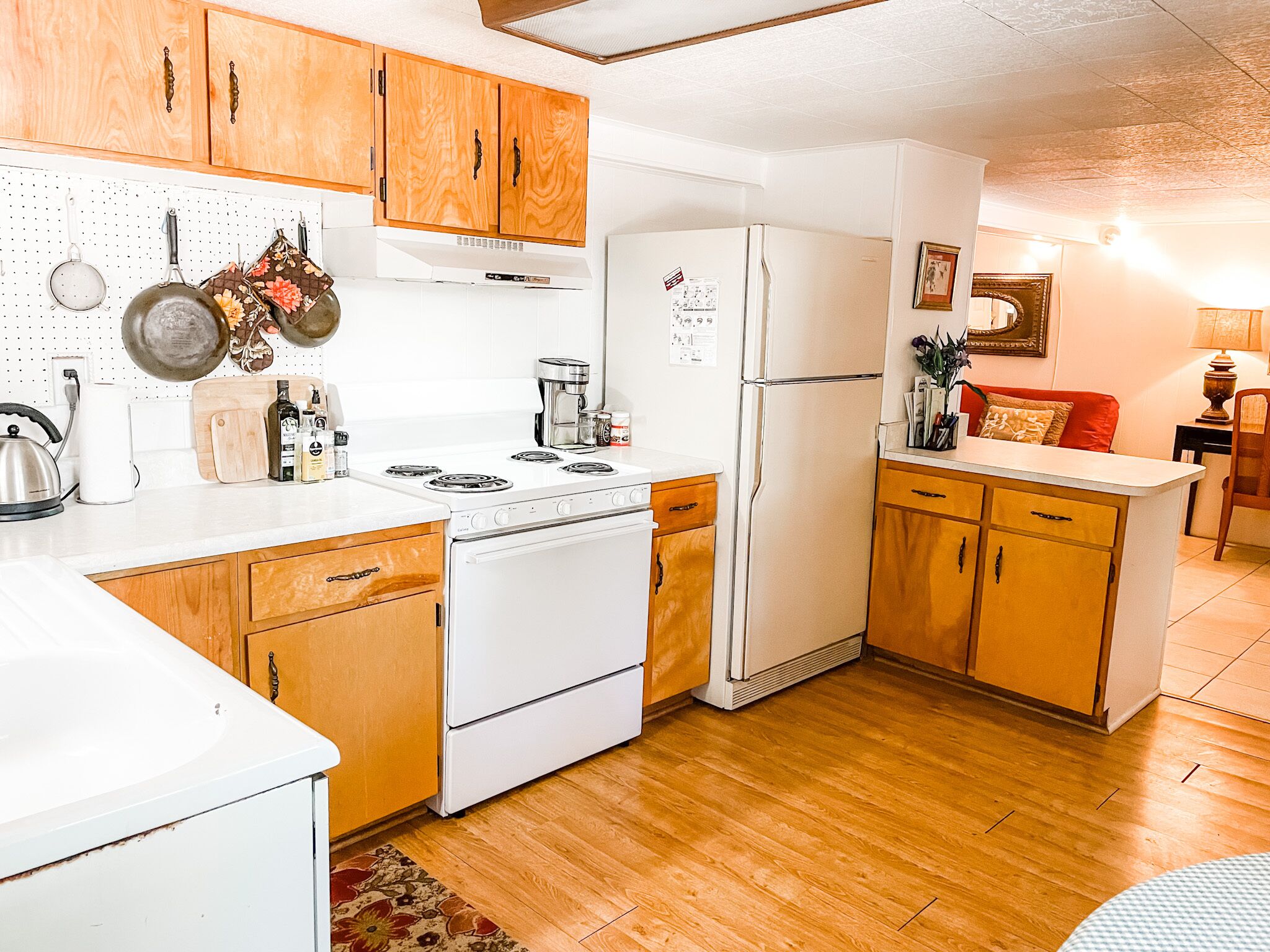 Cozy Downtown Cottage w Parking