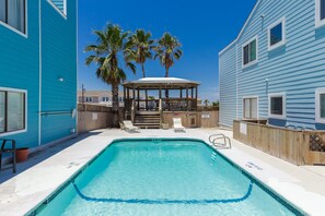Pool - Charming condo. Sleeps 4-Pool. Walk to beach! 2nd Floor. (Corpus Christi)