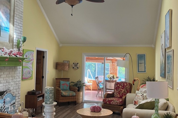 Smart-TV, DVD-spiller, fotballspill og bøker