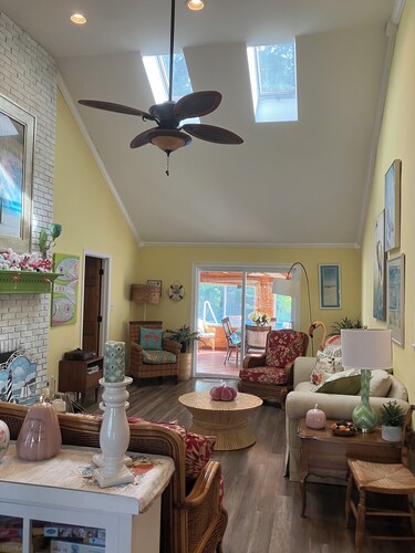 Key West in Cape May: Hot tub open year round! Dog friendly!