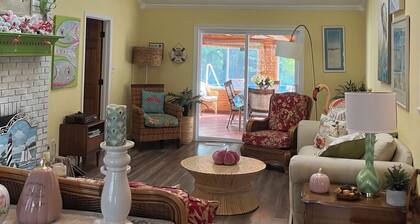 Key West in Cape May: Hot tub open year round! Dog friendly!