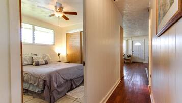 3 bedrooms, desk, iron/ironing board, free WiFi