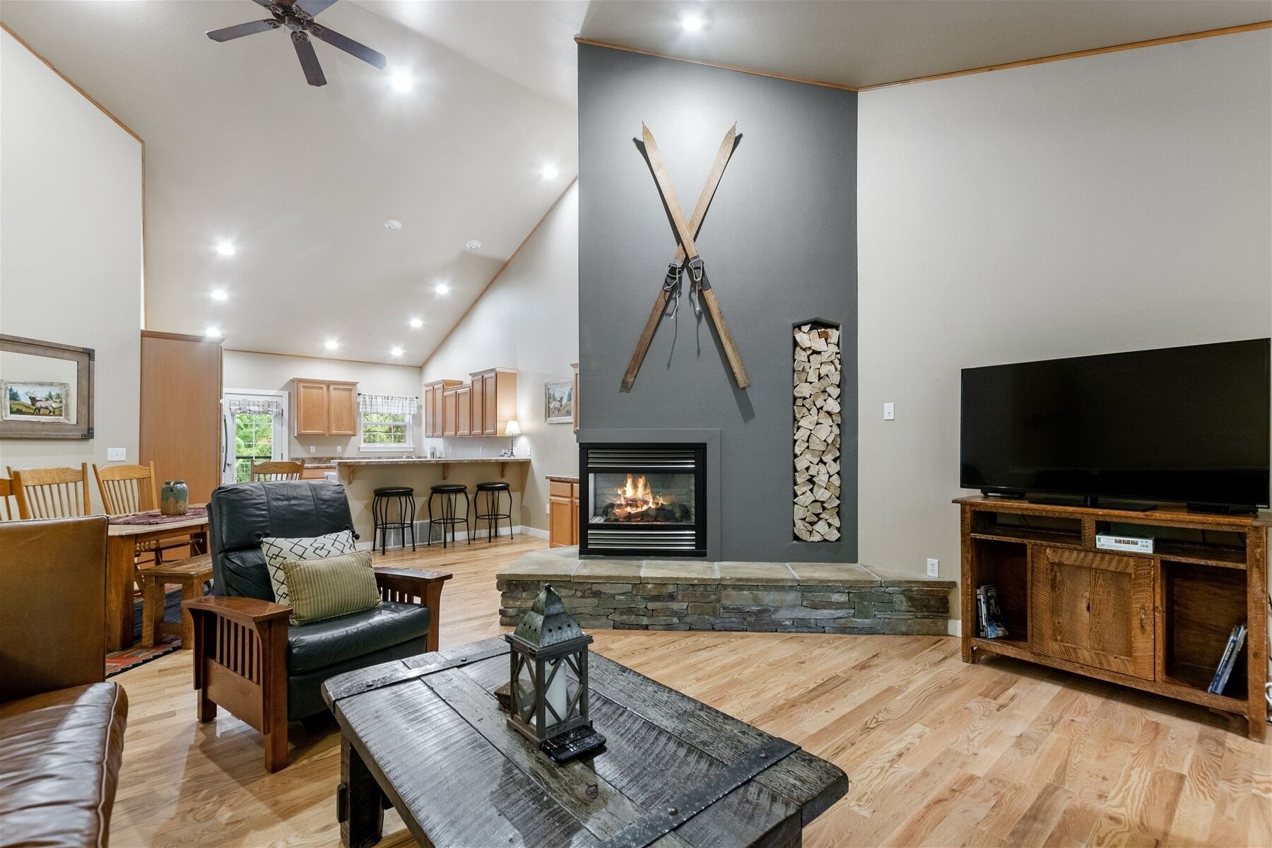 Suncrest Hideaway-Beautiful Vacation Rental Townhome Just Minutes from Big