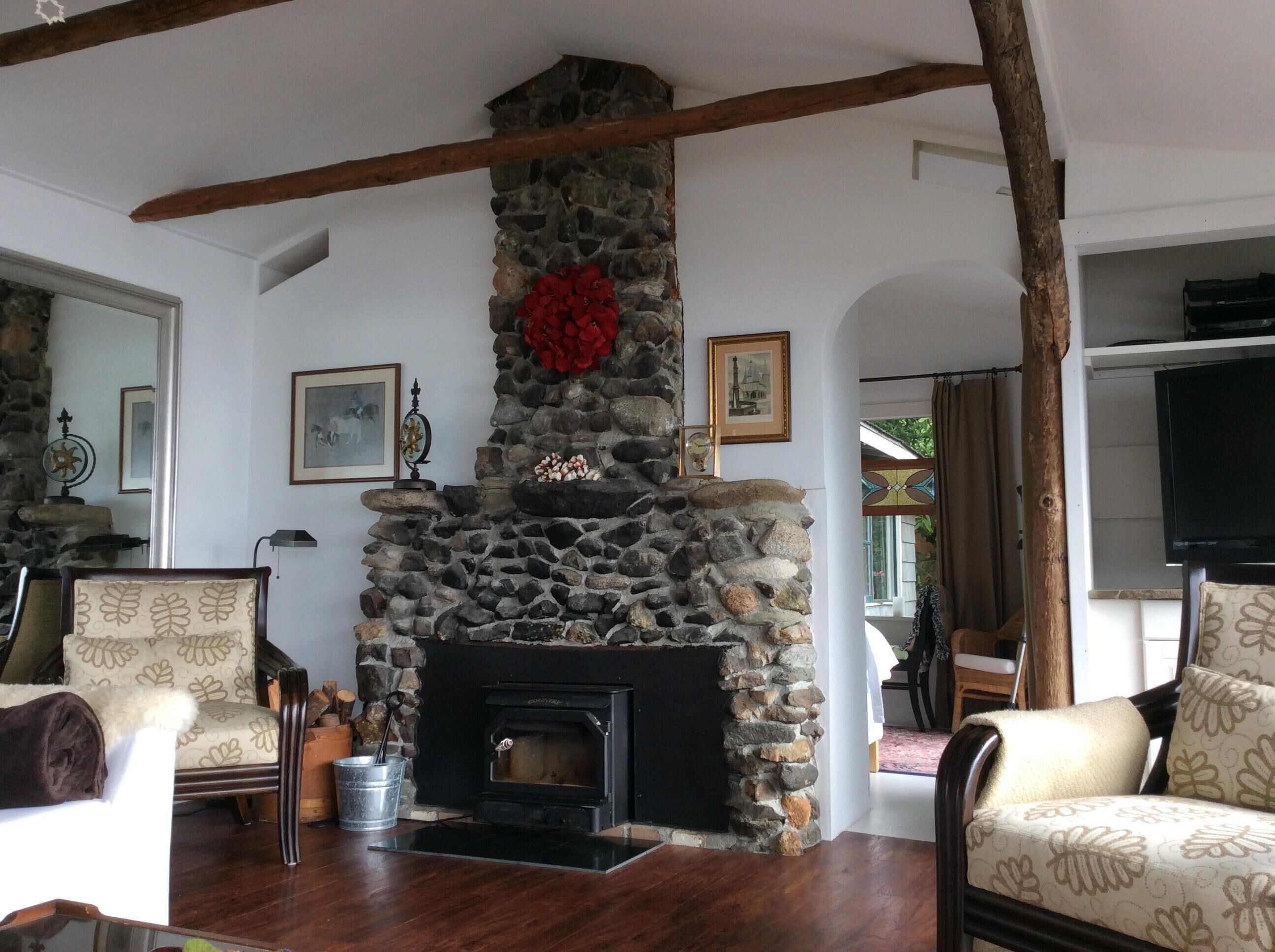 South Beach Cozy Cottage - Waterfront Perfection