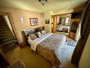 2 soverom, skrivebord, strykejern/-brett og wi-fi (inkludert)