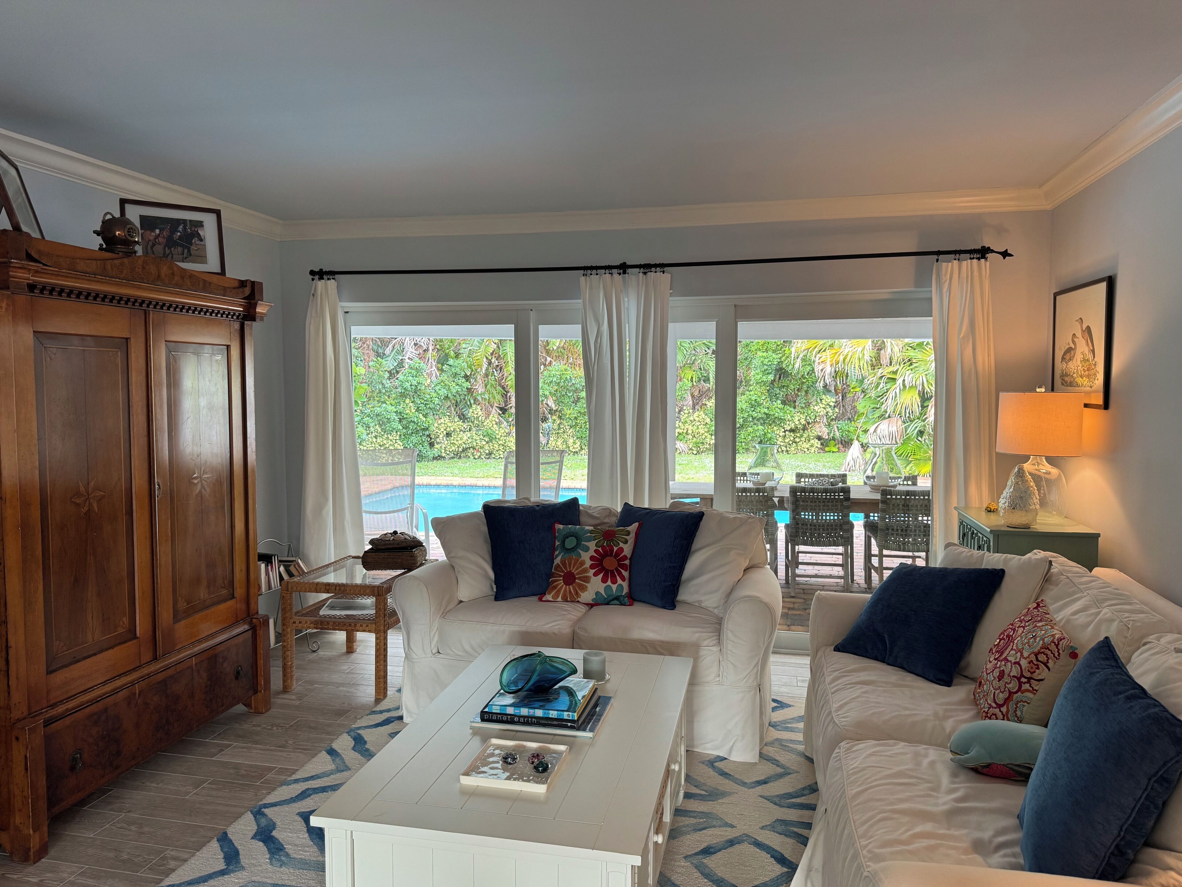 スマートテレビ、テレビゲーム、DVD プレーヤー、書庫