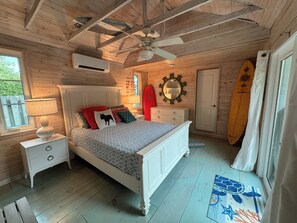 4 bedrooms, desk, iron/ironing board, travel cot