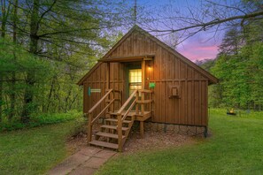 Exterior - Blue Rose Cabins - Country Cottage (Logan)