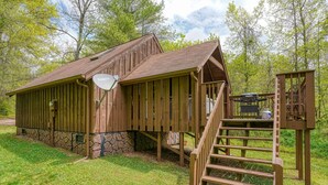Exterior - Blue Rose Cabins - Country Cottage (Logan)