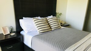 2 slaapkamers, een strijkplank/strijkijzer, gratis wifi, beddengoed