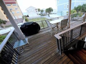 Outdoor dining - Mas Colada's is the perfect private little  beach house!!!! (Miramar Beach)