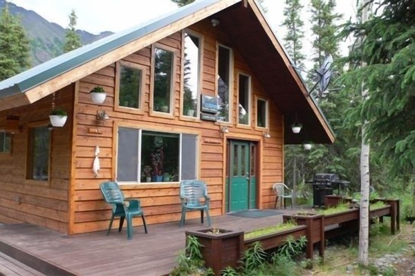 Kenai River Mystic Lodge front deck with BBQ ready for your catch of the day