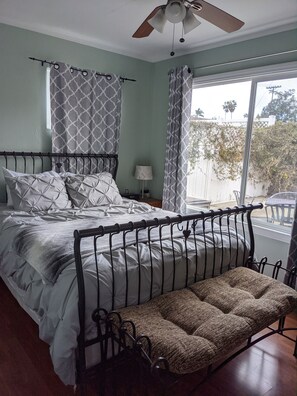 2 chambres, fer et planche à repasser, Wi-Fi, draps fournis