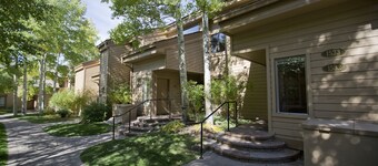 Snowcreek Condo mit Sun Valley Ausstattung !!!  2 Bdrms / 2 Bthrms / und kleiner Dachboden