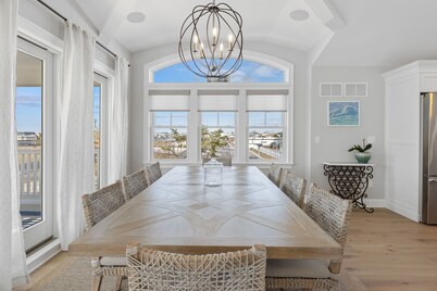 Brand-New Luxury Home with Amazing Bay Views/ SUNSETS-1 block to Ocean, Swim Spa