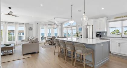 Brand-New Luxury Home with Amazing Bay Views/ SUNSETS-1 block to Ocean, Swim Spa