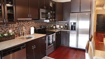 Fridge, microwave, oven, stovetop