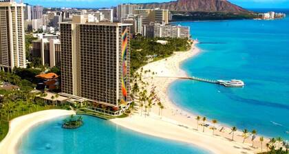 Front Row Seat in this Luxury Condo, Ocean, Yacht Harbor, Fireworks, Restaurants