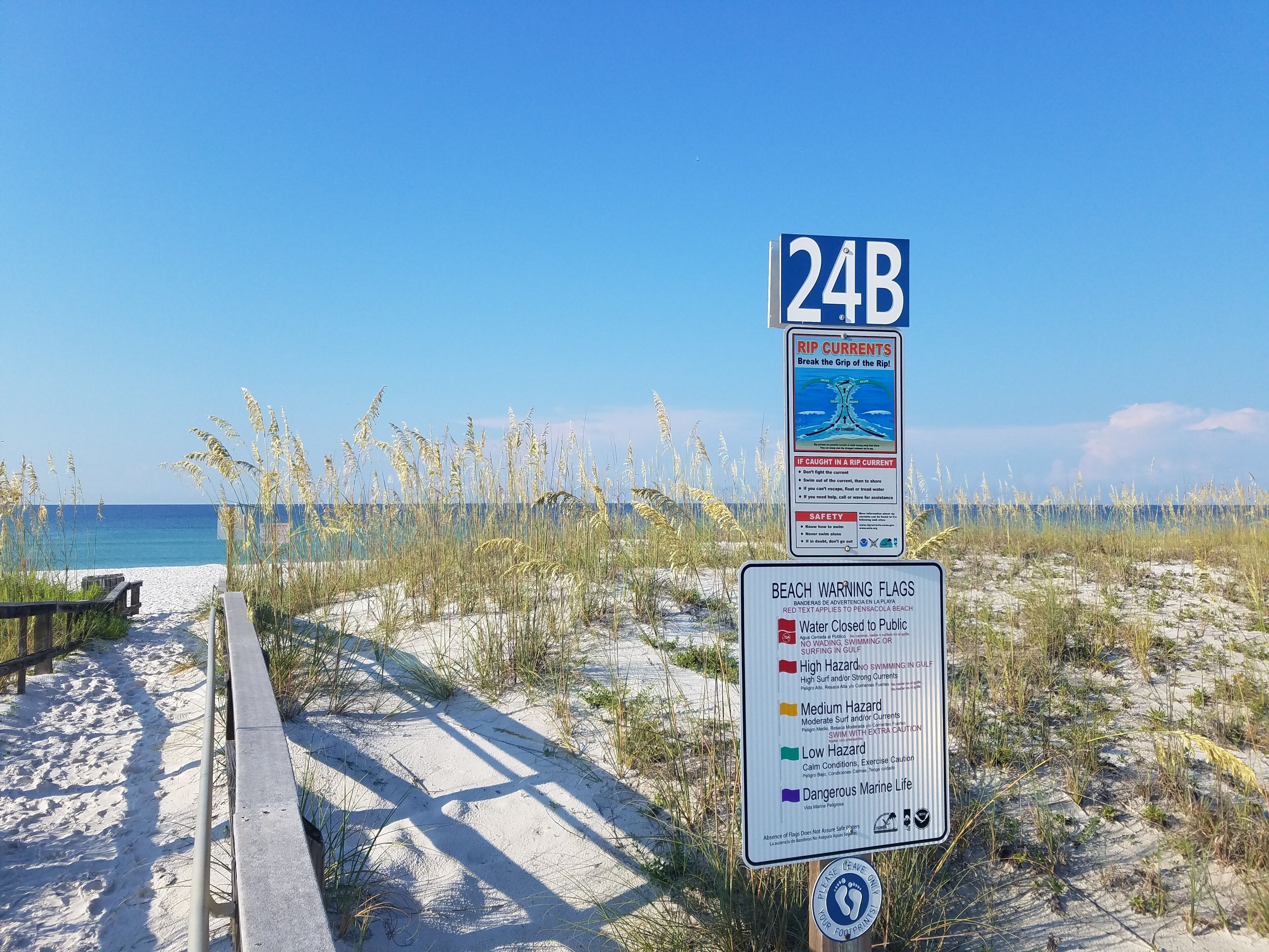 Beach nearby, sun-loungers, beach towels
