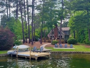 Property grounds - Lakefront home in a Gated Community, 10 miles from Pinehurst Village (Seven Lakes)