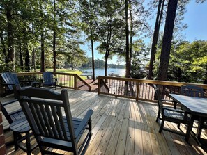 Property grounds - Lakefront home in a Gated Community, 10 miles from Pinehurst Village (Seven Lakes)