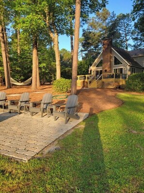 Terrace/patio - Lakefront home in a Gated Community, 10 miles from Pinehurst Village (Seven Lakes)