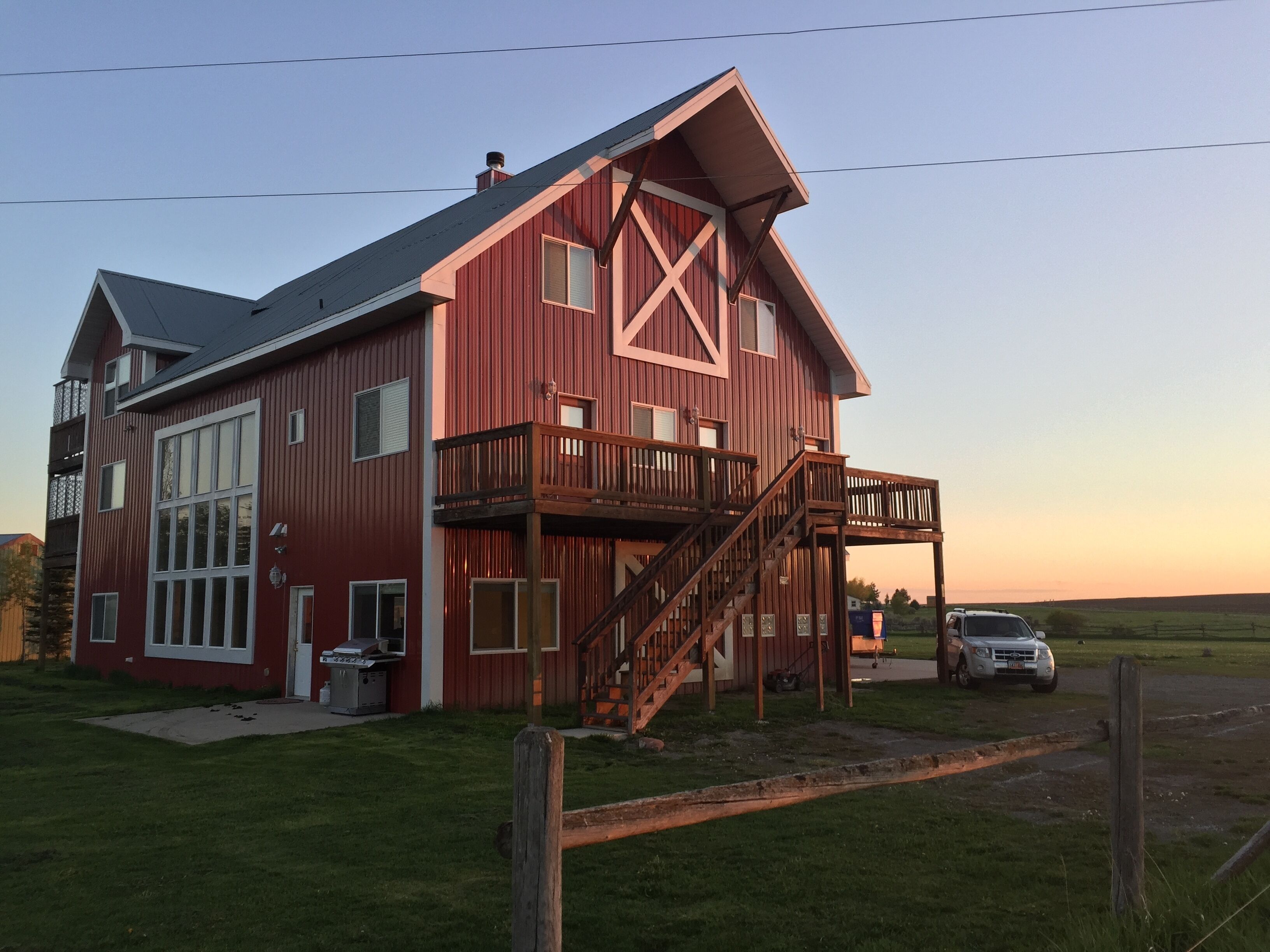 Within 1 hour of Yellowstone National Park - Sleeps up to 30