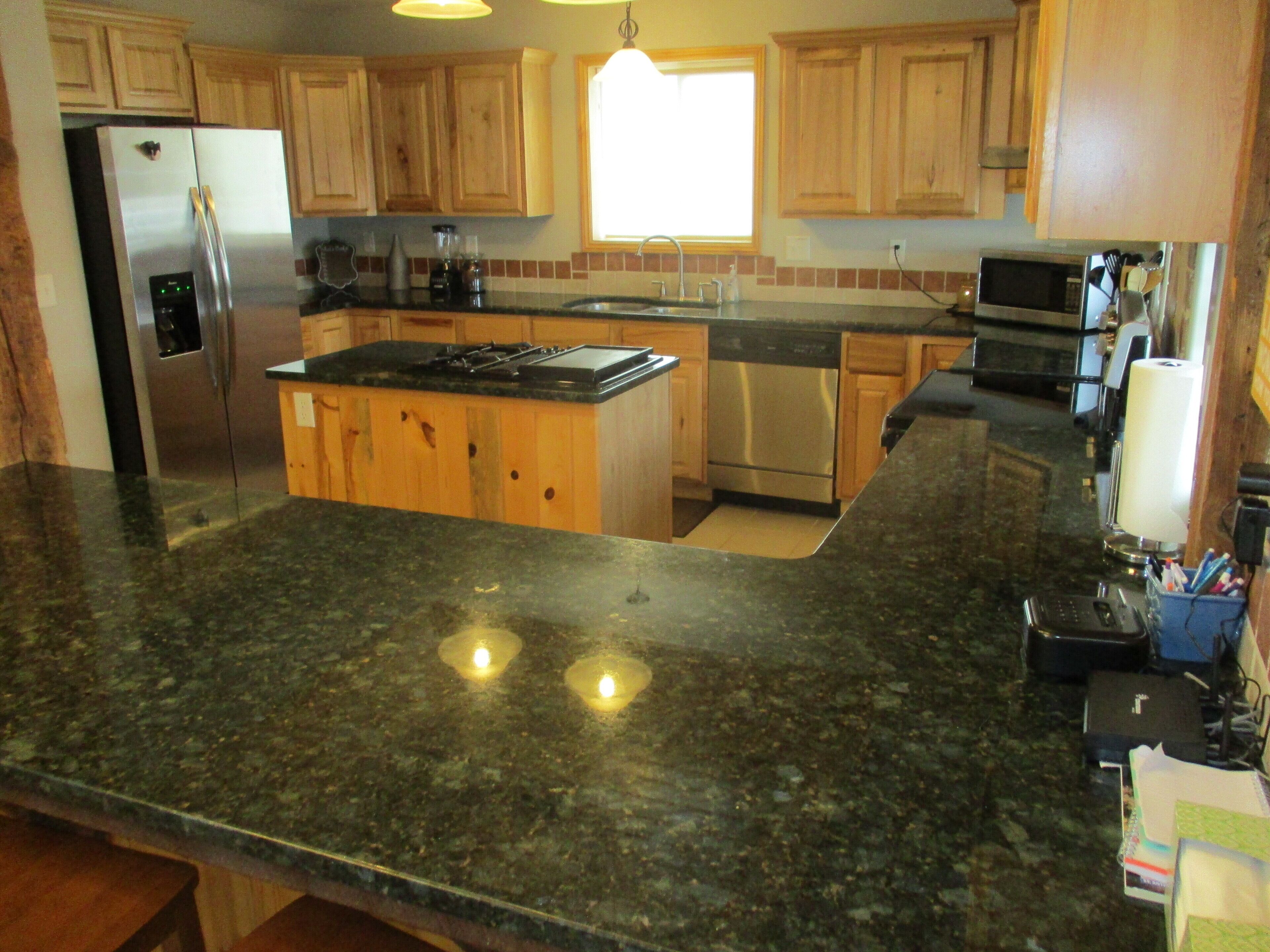 Within 1 hour of Yellowstone National Park - Sleeps up to 30