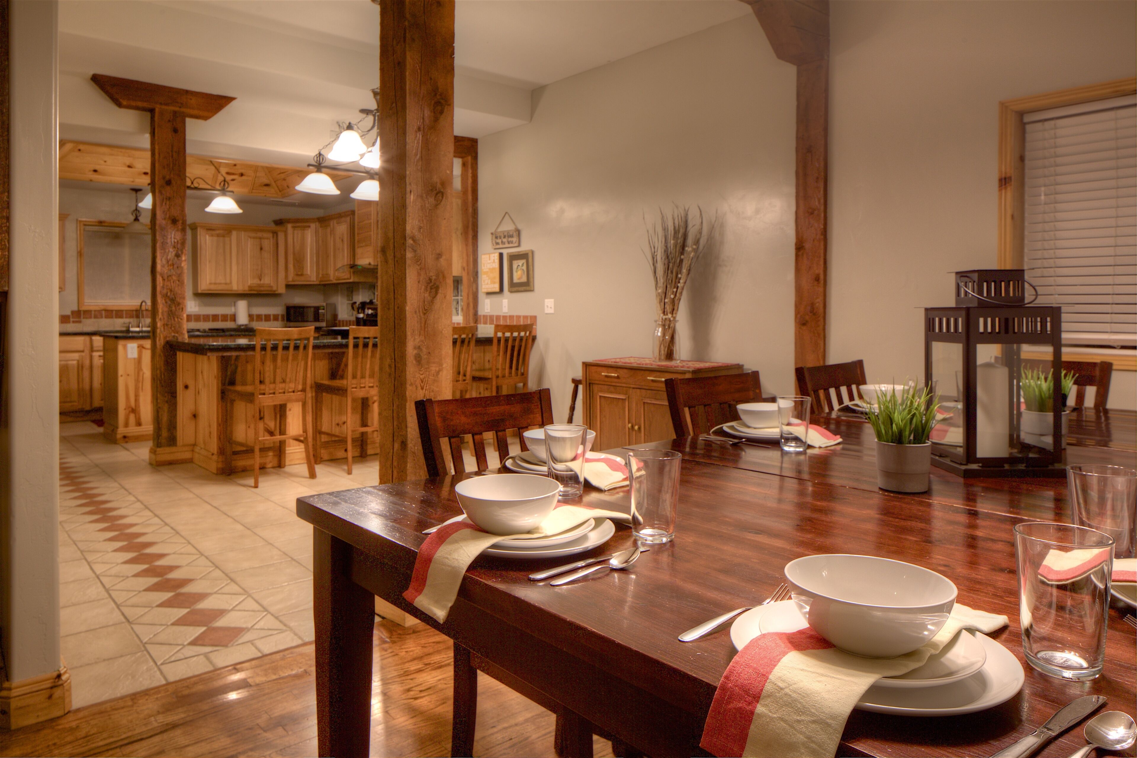 Within 1 hour of Yellowstone National Park - Sleeps up to 30