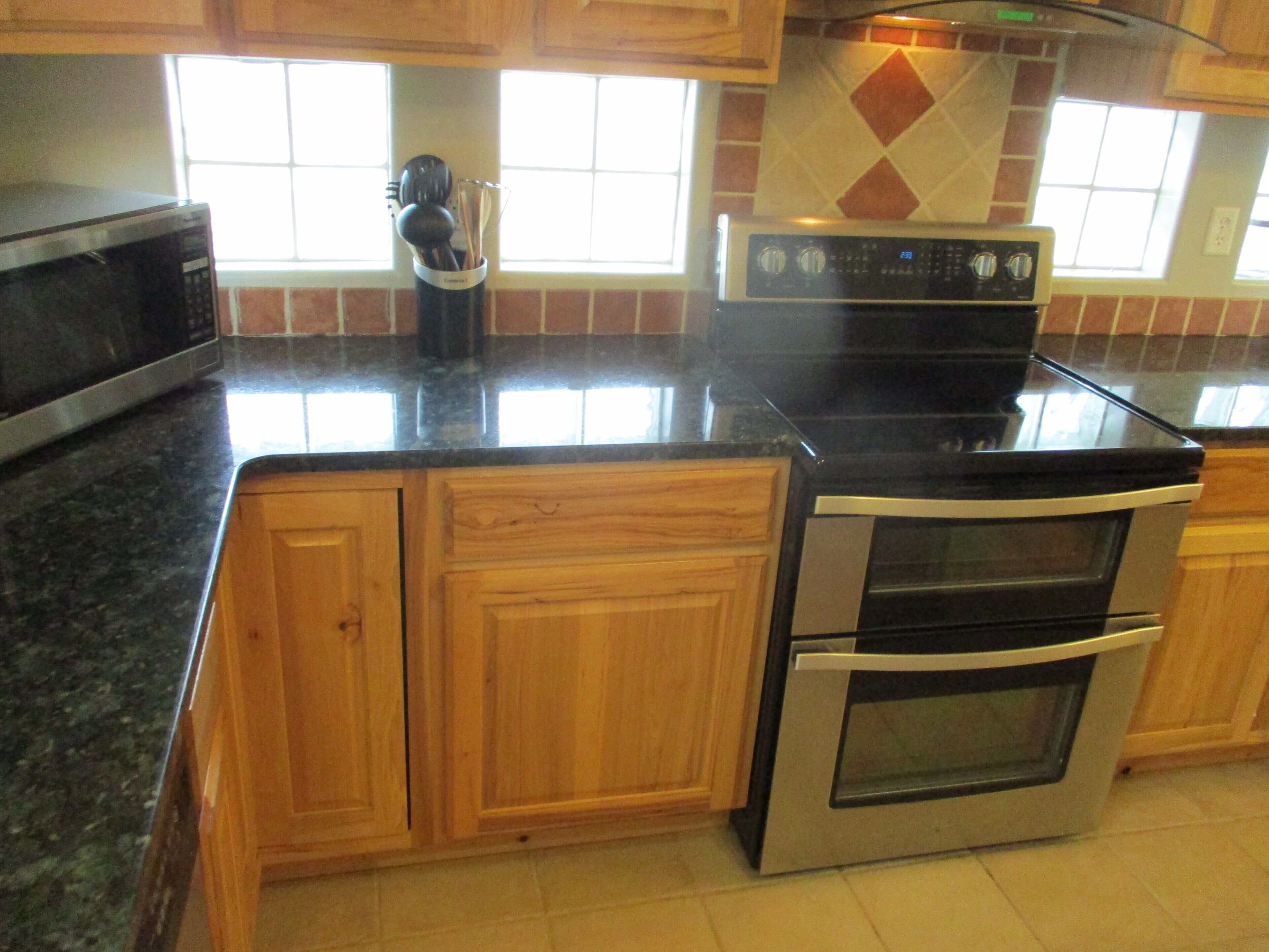 Within 1 hour of Yellowstone National Park - Sleeps up to 30