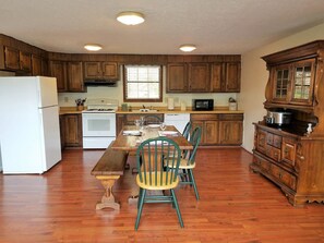 冰箱、微波炉、烤箱、炉灶