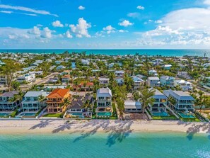 On the beach - Cloud 9 - BeachFront Splendor (Anna Maria)