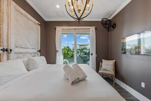 5 bedrooms, desk, iron/ironing board, travel crib - Cloud 9 - BeachFront Splendor (Anna Maria)