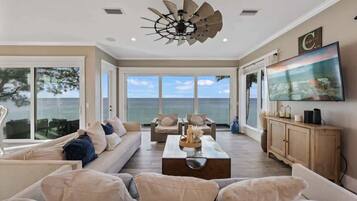 Smart TV, fireplace, stereo, offices