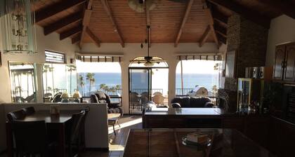 Gigantic House-Great for Familes, Friends, Couples-Ocean Views-Steps to beach