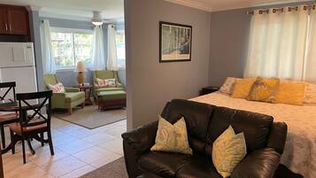 1 bedroom, in-room safe, iron/ironing board, free WiFi