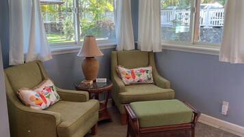 Smart TV, books, stereo