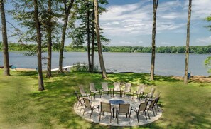 Property grounds - Vast Lakefront Home with Rec Room and Fire Pit (Pullman)