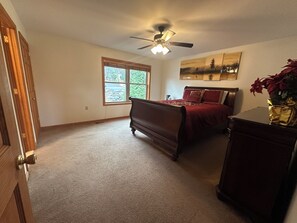 4 bedrooms, iron/ironing board, free WiFi, bed sheets